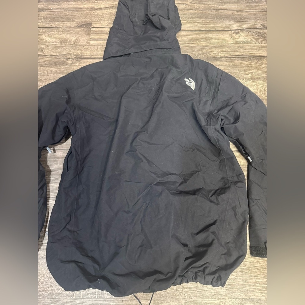 The North Face Black Mesh-Lined Jacket - Picture 5 of 12